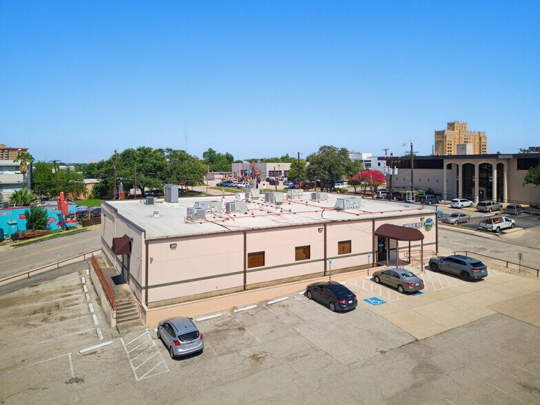 More Photos Of 816-818 Lexington Ave, San Antonio Medical For Sale