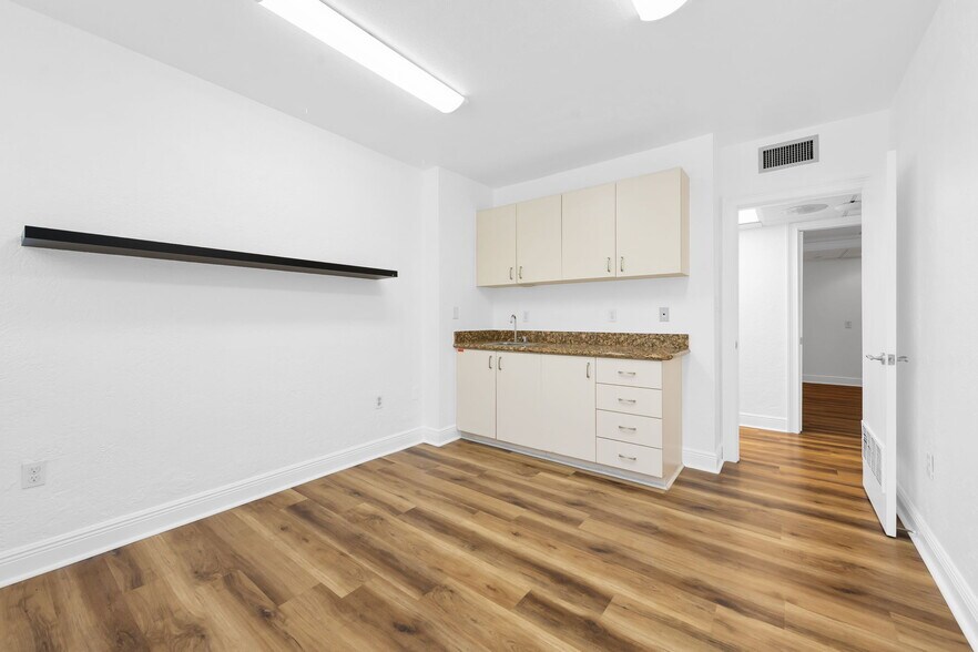 More Photos Of 100 SE 15th Ave, Fort Lauderdale Medical For Lease