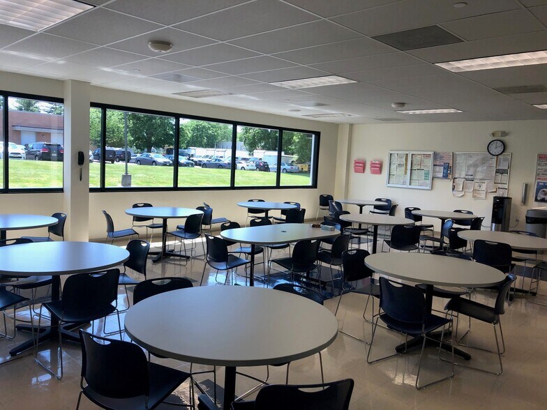 More Photos Of 4 Henderson Dr, West Caldwell Manufacturing For Lease