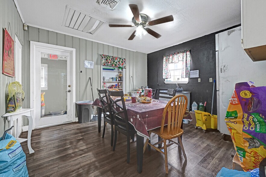 More Photos Of 1710 Cypress Creek Pkwy, Houston Office For Sale