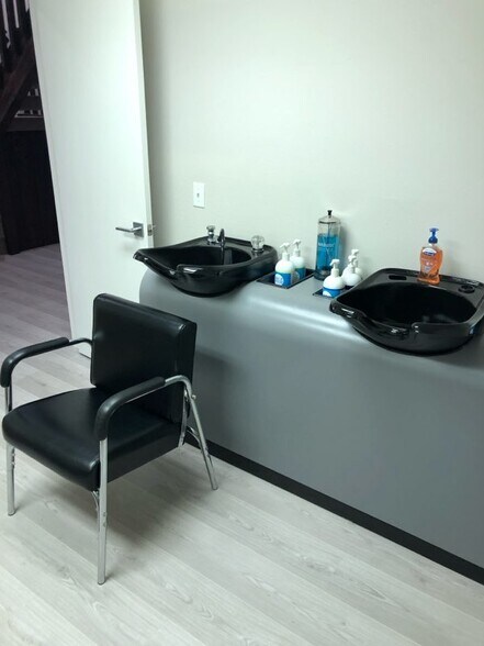 More Photos Of 13907 N Dale Mabry, Tampa Office For Sale