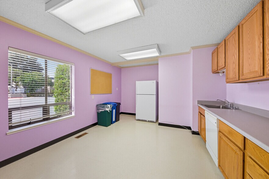 More Photos Of 1021 S El Camino Real, San Mateo Office For Sale