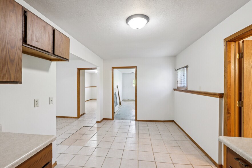 More Photos Of W9231 Bobolink Rd, Reeseville Warehouse For Sale