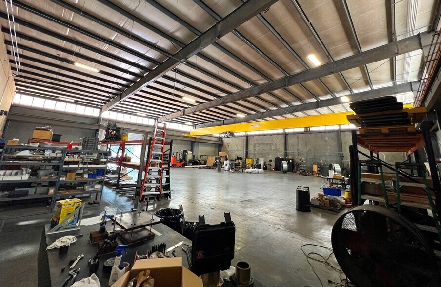 More Photos Of 20404 Whitewood Dr, Spring Warehouse For Sale