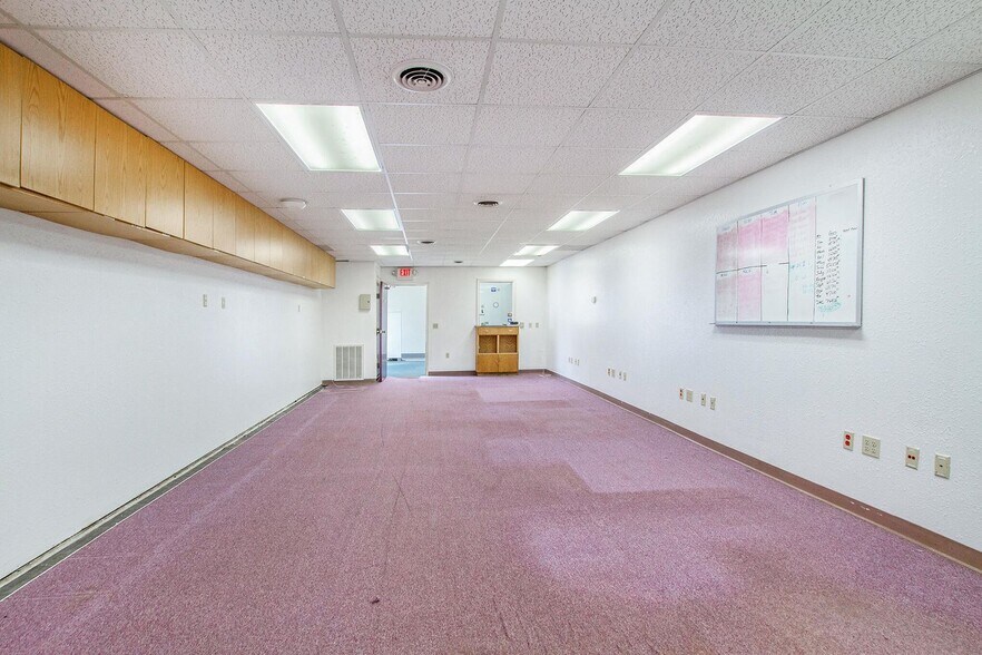 More Photos Of 600 N Clark St, Albion Auto Dealership For Sale