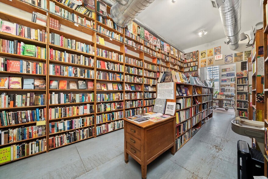 More Photos Of 1102 W 18th St., Chicago Apartments For Lease