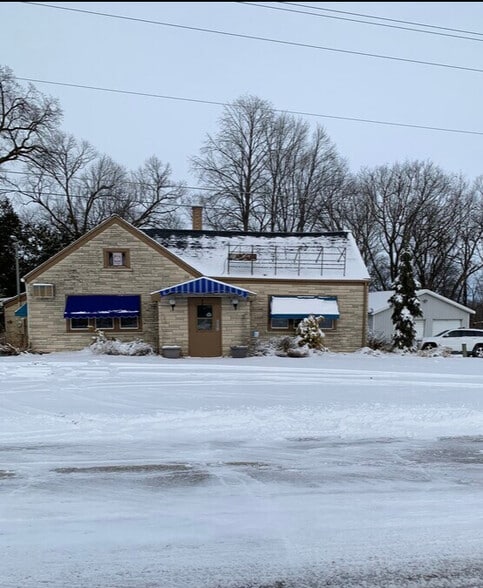 Primary Photo Of 6053 Rock Falls Rd, Luxemburg Restaurant For Sale