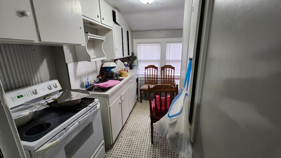 More Photos Of 1110 W Oakland Ave, Austin Apartments For Sale