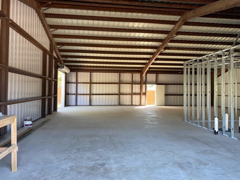 More Photos Of 2022 Pinn Rd, San Antonio Light Distribution For Lease