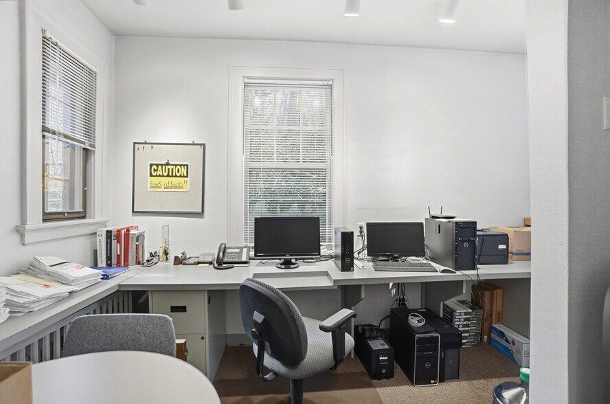 More Photos Of 820 Delta Ave, Cincinnati Office For Sale