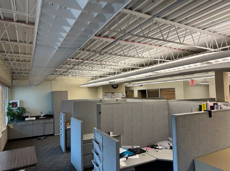 More Photos Of 23900-23920 Mercantile Rd, Beachwood Service For Sale