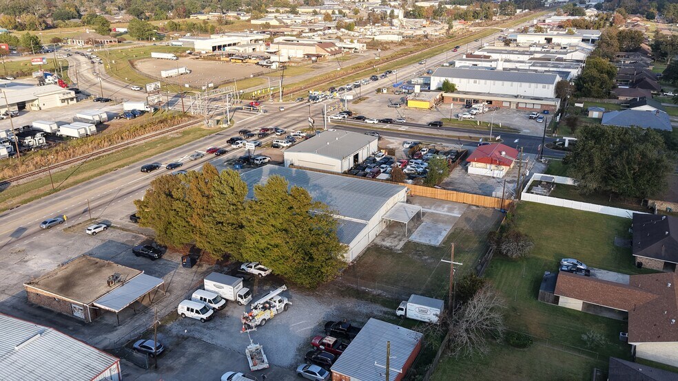 More Photos Of 9170 S Choctaw Dr, Baton Rouge Warehouse For Lease