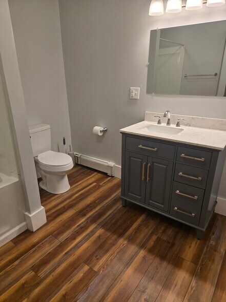 More Photos Of 12 Middle St, Lancaster Storefront Retail Residential For Sale