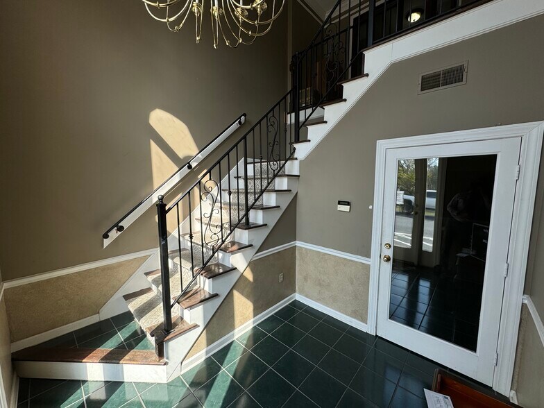 More Photos Of 6920 Oak Forest Dr, Olive Branch Loft Creative Space For Lease