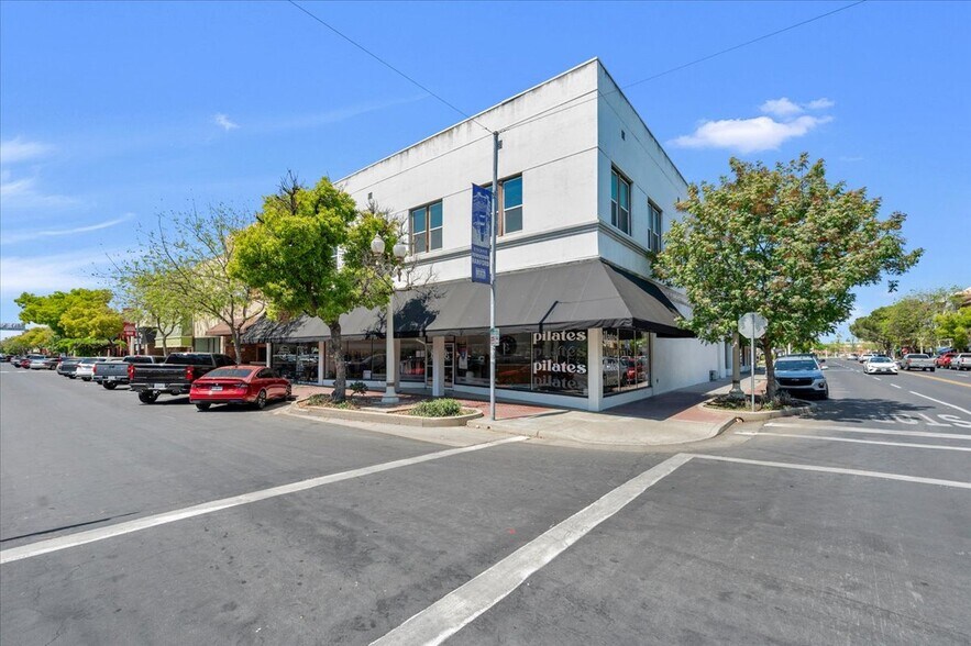More Photos Of 100 W 7th St, Hanford Storefront Retail Office For Sale