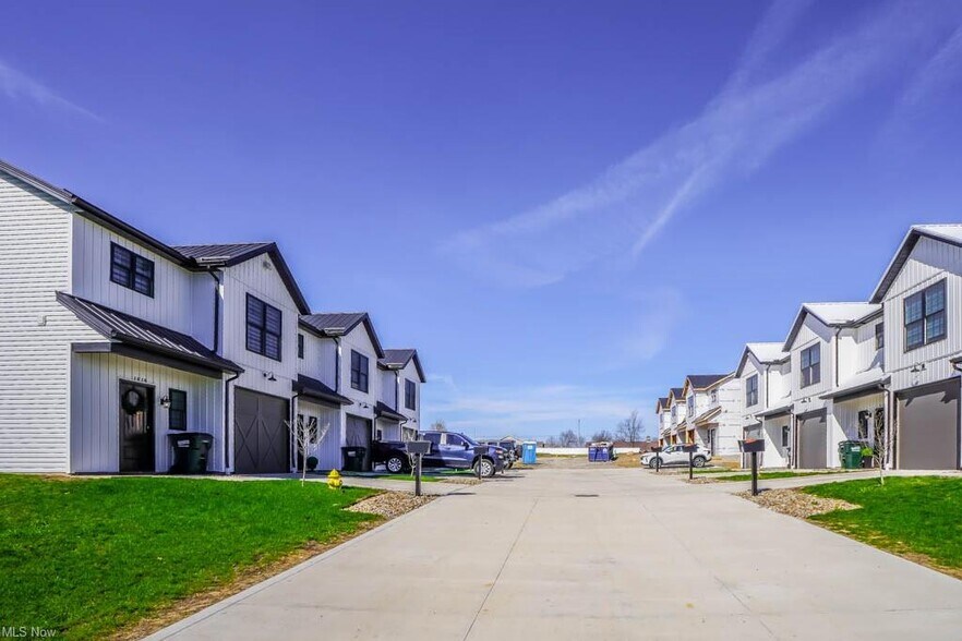 More Photos Of 2046 Noble Dr, Wooster Apartments For Sale
