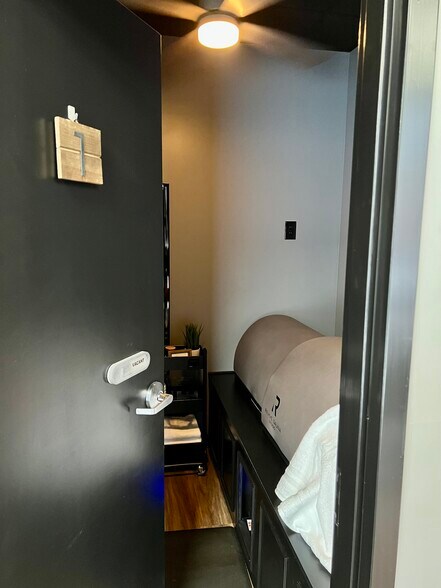 More Photos Of 451 S Ashland Ave, Lexington Storefront Retail Residential For Sale