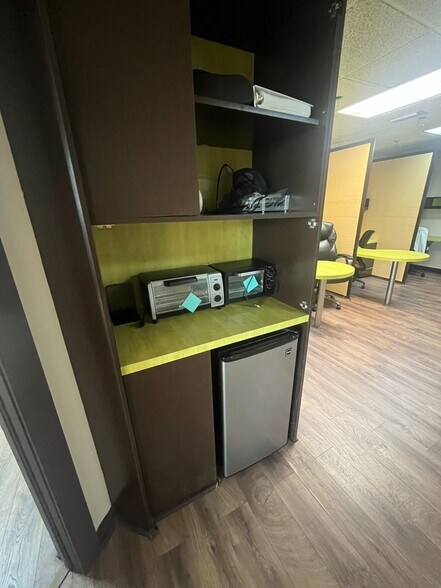 More Photos Of 5975 Sunset Dr, Miami Medical For Lease