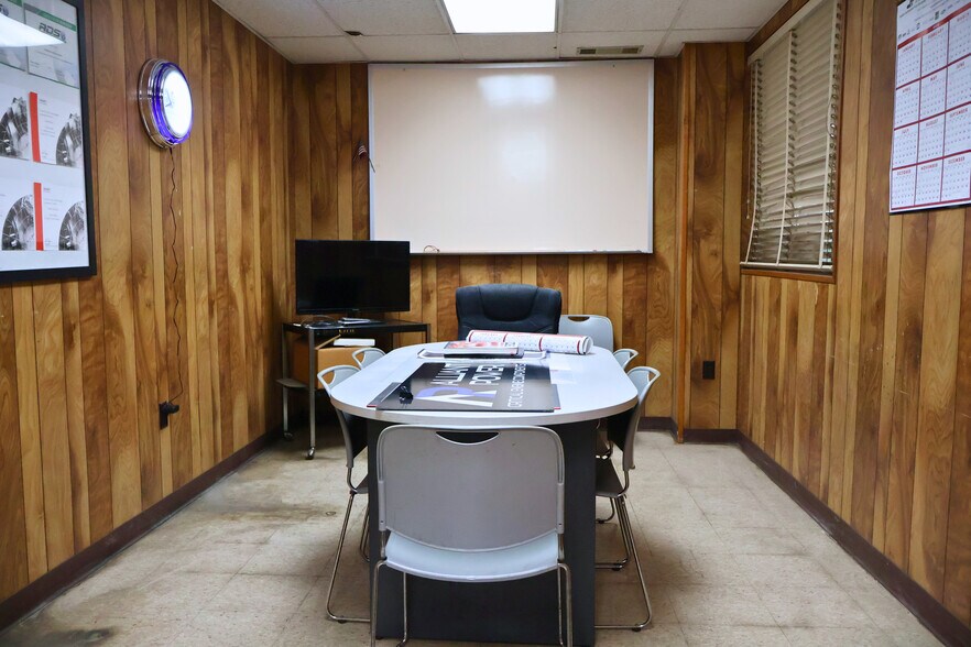 More Photos Of 337 N Fairville Ave, West Hanover Flex For Lease