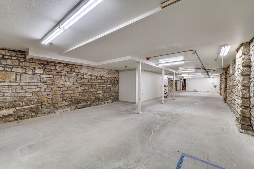 More Photos Of 29 S Chadbourne St, San Angelo Drugstore For Sale