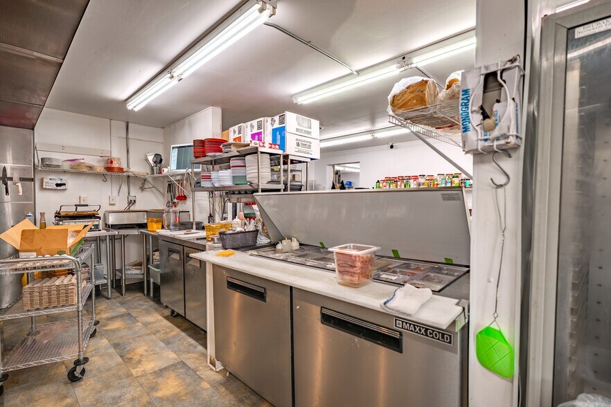 More Photos Of 425 S Main St, Choteau Garden Center For Sale