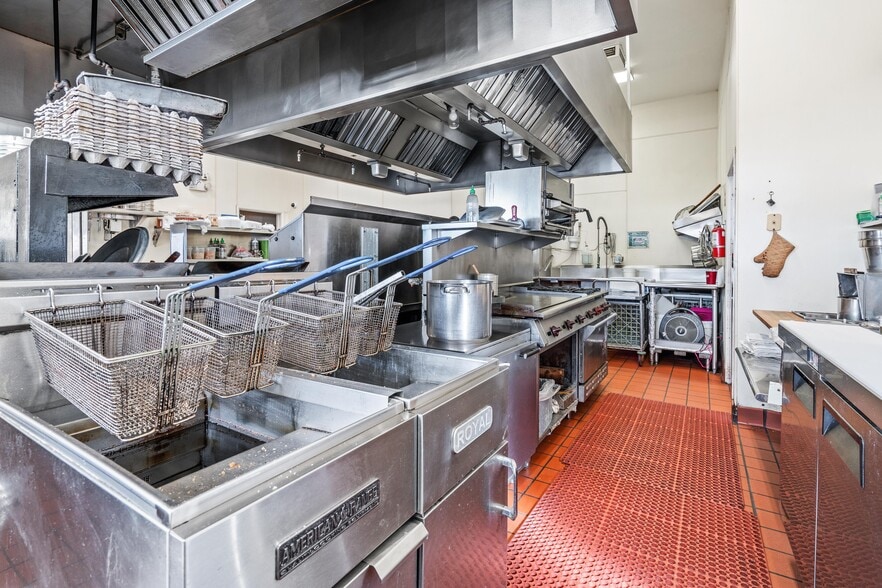 More Photos Of 116 W Ramsey St, Banning Restaurant For Sale