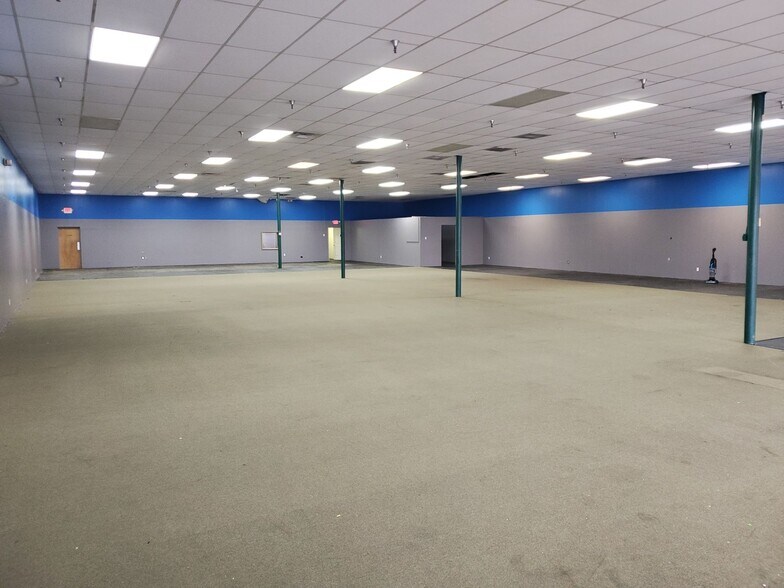 More Photos Of 2921 S Orlando Dr, Sanford General Retail For Lease