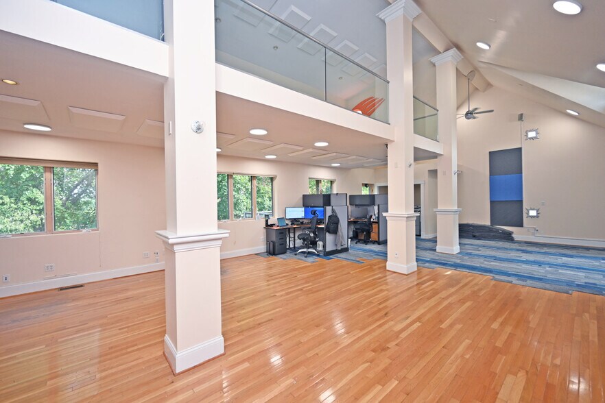 More Photos Of 2150 Alpine Pl, Cincinnati Office Residential For Sale
