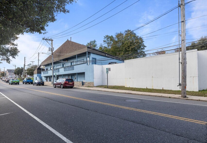 More Photos Of 120-124 Laurel Rd, East Northport Freestanding For Sale