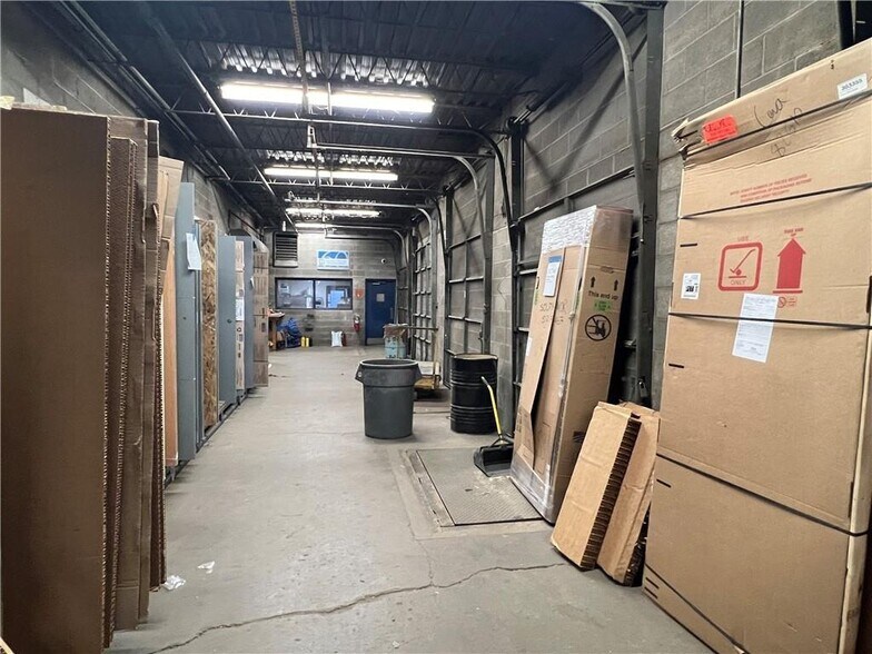 More Photos Of 1020-1060 Saw Mill Run Blvd W, Pittsburgh Warehouse For Sale