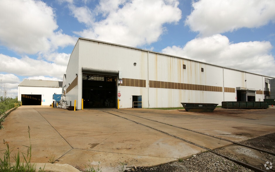 More Photos Of 26201 Richmond Rd, Bedford Heights Warehouse For Lease