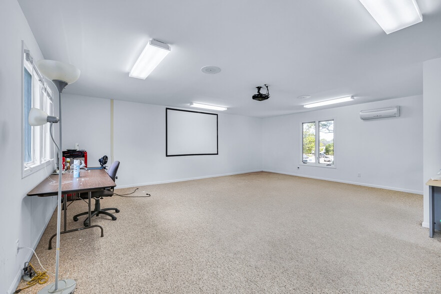 More Photos Of 93 Elm St, Old Saybrook Restaurant For Sale