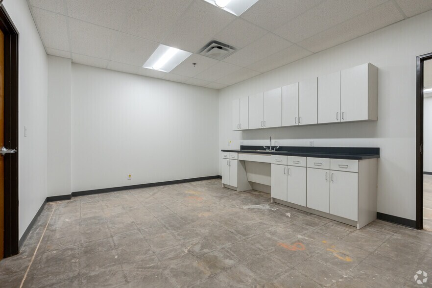 More Photos Of 700 Eight Twenty Blvd, Fort Worth Unknown For Lease