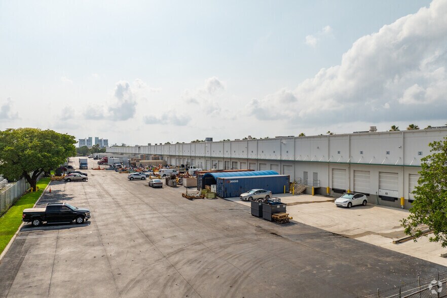 More Photos Of 10300 NW 19th St, Miami Warehouse For Lease