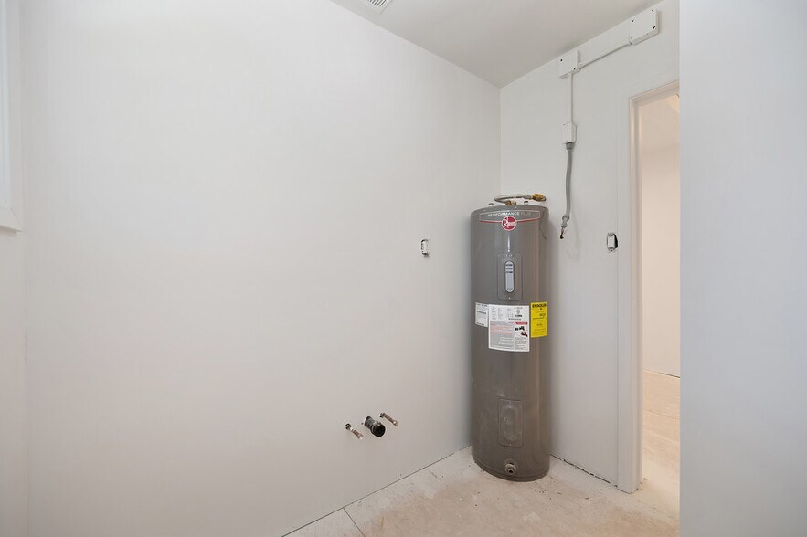 More Photos Of 1407-1409 Lincoln Way, Auburn Office For Sale