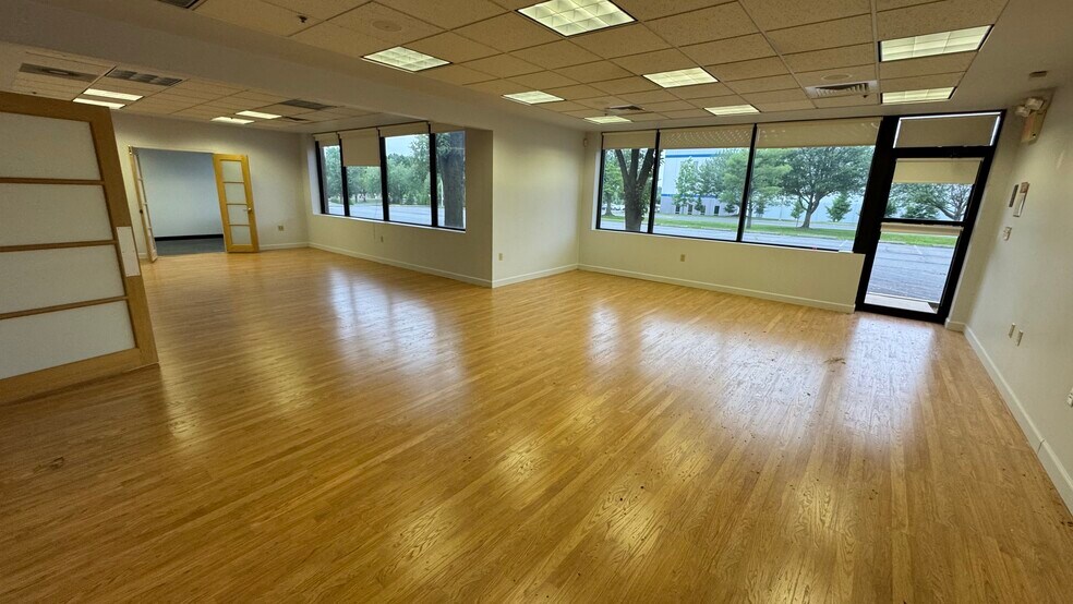 More Photos Of 3864 Courtney St, Bethlehem Flex For Lease