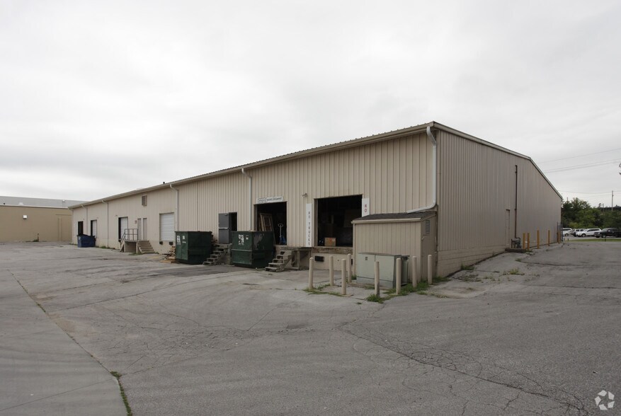 More Photos Of 14535-14539 Grover St, Omaha Warehouse For Lease
