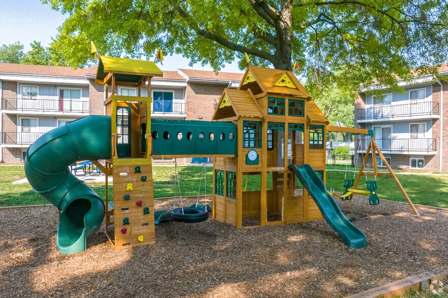More Photos Of 108 NW 63rd St, Kansas City Apartments For Sale