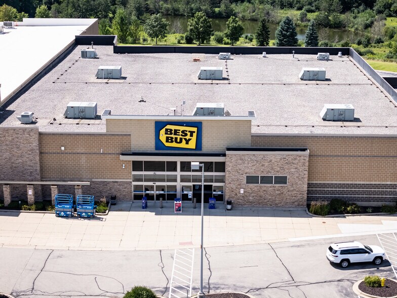 Primary Photo Of 700 N Edwards Blvd, Lake Geneva Freestanding For Sale