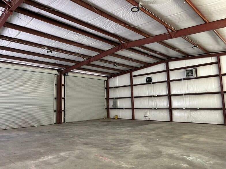 More Photos Of 12017 Carlsbad St, Houston Distribution For Lease