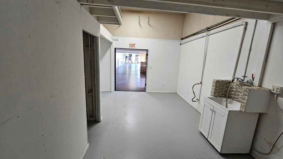 More Photos Of 11949 Hawthorne Blvd, Hawthorne General Retail For Sale