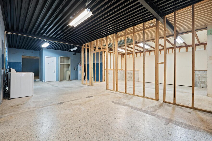 More Photos Of 325 E Lemon St, Tarpon Springs Warehouse For Sale