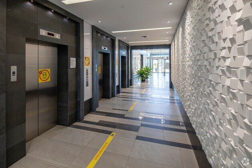 More Photos Of 2275 Upper Middle Rd E, Oakville Coworking Space