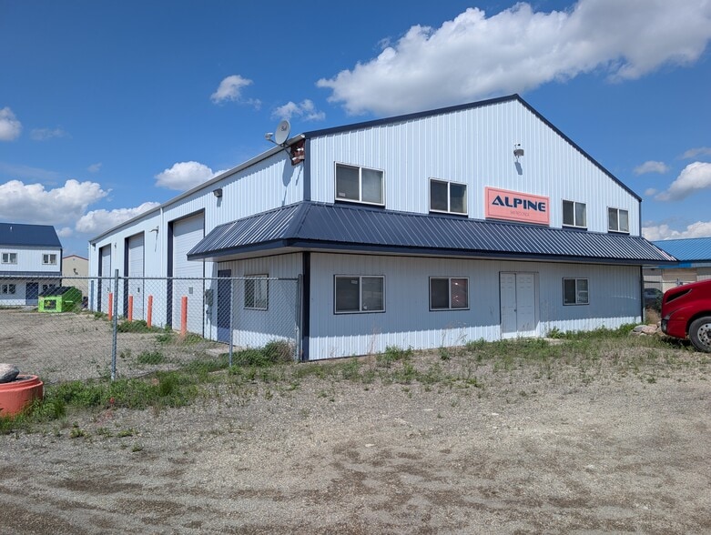 Primary Photo Of 949 Redonda St, Winnipeg Unknown For Lease
