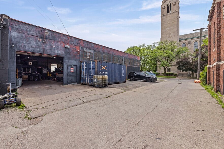 More Photos Of 11505 Livernois Ave, Detroit Industrial For Sale