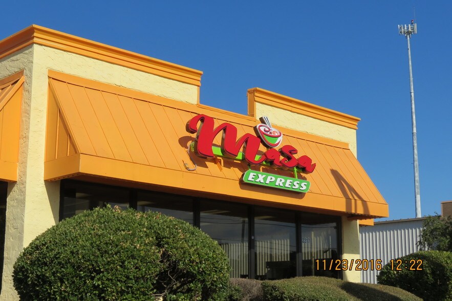 More Photos Of 2217 E South Blvd, Montgomery Fast Food For Lease