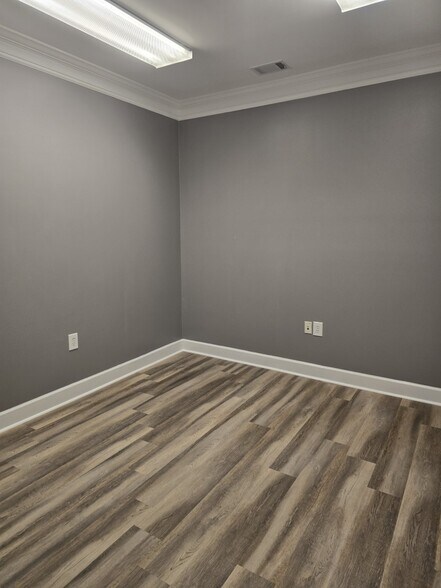 More Photos Of 5480 McGinnis Village Pl, Alpharetta Office For Sale