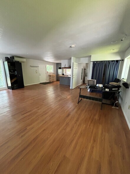 More Photos Of 15350 NE Sandy Blvd, Portland Office Residential For Sale