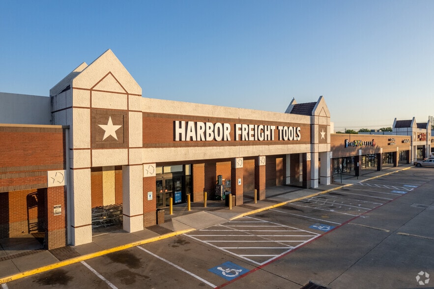 More Photos Of 1020-1030 W NASA Rd 1, Webster Unknown For Lease