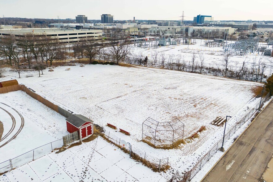 More Photos Of 6902 Chicago Rd, Warren Schools For Sale